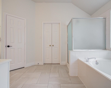 2311 Meadow Briar Drive - Photo Thumbnail 23