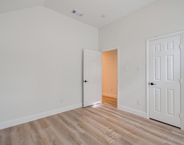 2311 Meadow Briar Drive - Photo Thumbnail 30