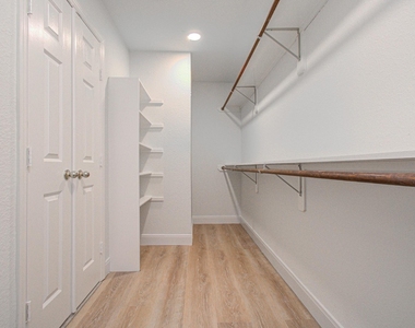 2311 Meadow Briar Drive - Photo Thumbnail 26