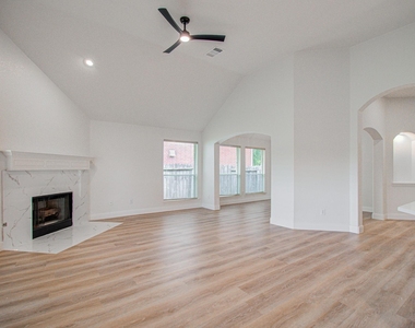 2311 Meadow Briar Drive - Photo Thumbnail 10