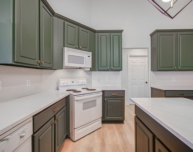 2311 Meadow Briar Drive - Photo Thumbnail 13