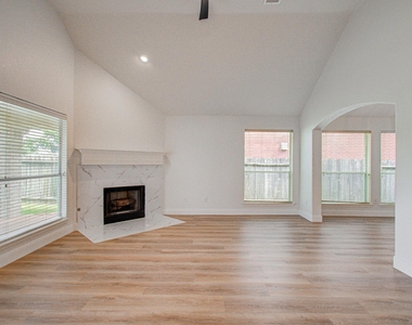 2311 Meadow Briar Drive - Photo Thumbnail 9
