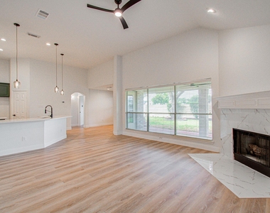 2311 Meadow Briar Drive - Photo Thumbnail 7