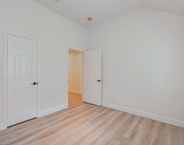 2311 Meadow Briar Drive - Photo Thumbnail 32