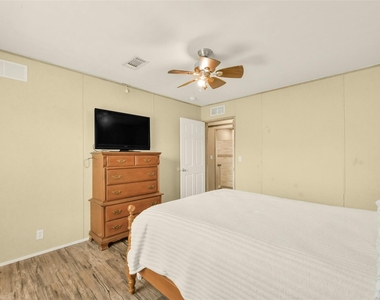 1566 Cr 610 - Photo Thumbnail 24