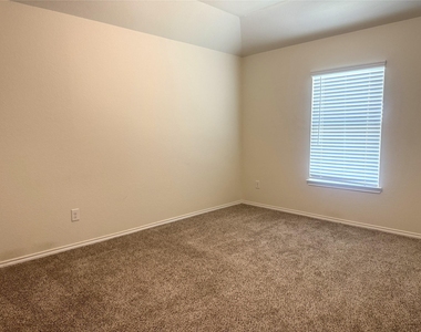 9431 Summer River Drive - Photo Thumbnail 17