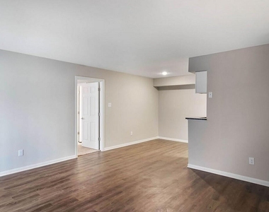 10700 Fuqua Street - Photo Thumbnail 7
