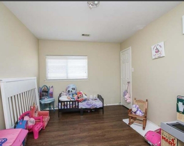 1506 Lochstone Drive - Photo Thumbnail 4