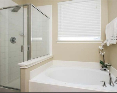1506 Lochstone Drive - Photo Thumbnail 10
