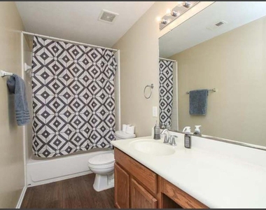 1506 Lochstone Drive - Photo Thumbnail 11