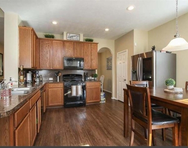 1506 Lochstone Drive - Photo Thumbnail 2