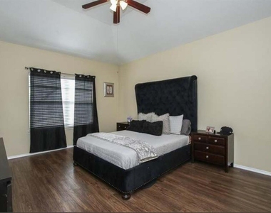 1506 Lochstone Drive - Photo Thumbnail 12