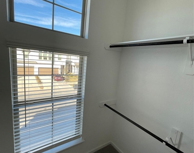 4146 Champlain Way - Photo Thumbnail 14