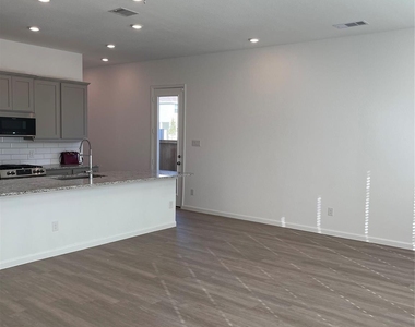 4146 Champlain Way - Photo Thumbnail 5