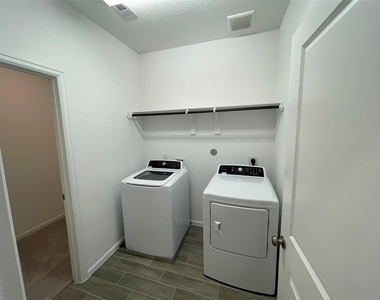 4146 Champlain Way - Photo Thumbnail 19