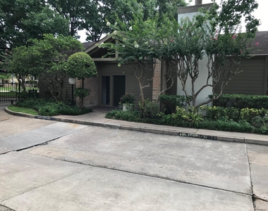 10047 Westpark Drive - Photo Thumbnail 17