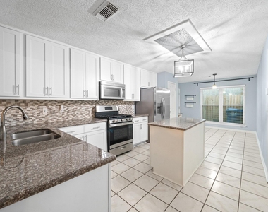 18178 Holly Green Drive - Photo Thumbnail 9