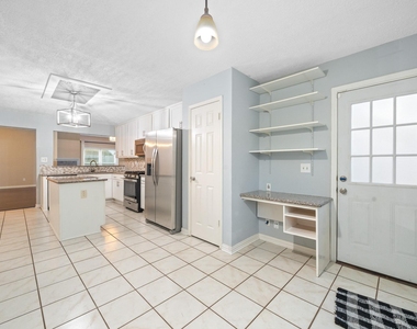 18178 Holly Green Drive - Photo Thumbnail 13