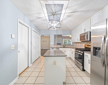 18178 Holly Green Drive - Photo Thumbnail 10