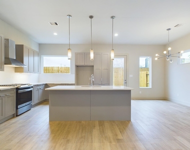 5726 Rucio Lane - Photo Thumbnail 14