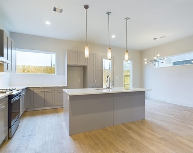 5726 Rucio Lane - Photo Thumbnail 12