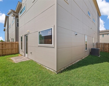 5726 Rucio Lane - Photo Thumbnail 31