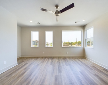5726 Rucio Lane - Photo Thumbnail 16