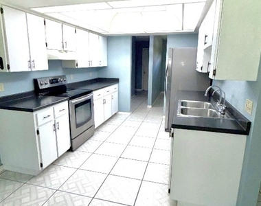 111 Wellington Avenue - Photo Thumbnail 2