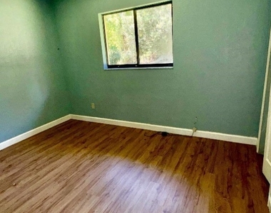 111 Wellington Avenue - Photo Thumbnail 14