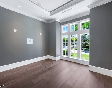 1690 Chesapeake Avenue - Photo Thumbnail 16