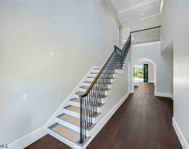 1690 Chesapeake Avenue - Photo Thumbnail 17