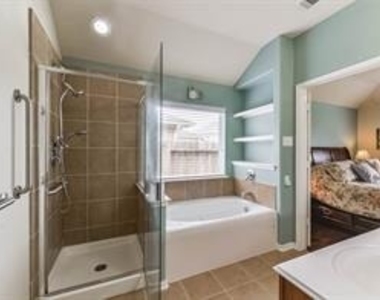 2823 Lakecrest Forest Drive - Photo Thumbnail 6