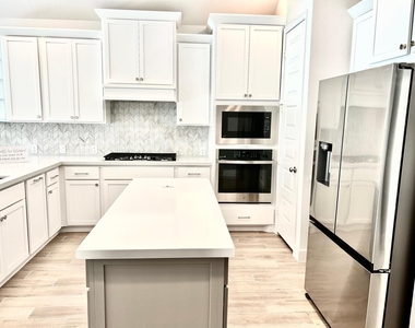 211 Sierra Stream Lane - Photo Thumbnail 3