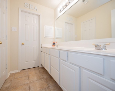 1823 Blue Water Bay Drive - Photo Thumbnail 35
