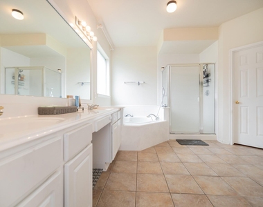 1823 Blue Water Bay Drive - Photo Thumbnail 22