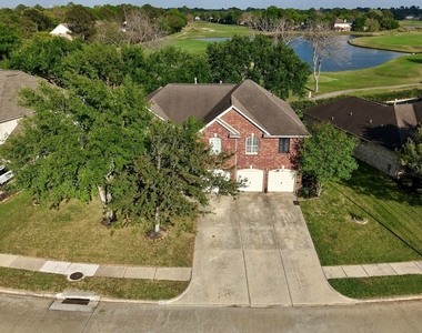 1823 Blue Water Bay Drive - Photo Thumbnail 2