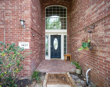 1823 Blue Water Bay Drive - Photo Thumbnail 5
