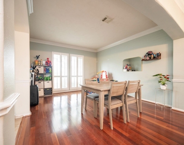 1823 Blue Water Bay Drive - Photo Thumbnail 7