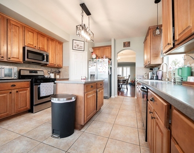 1823 Blue Water Bay Drive - Photo Thumbnail 15