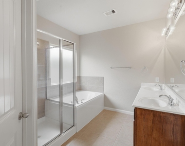 506 Carson Ridge Drive - Photo Thumbnail 13