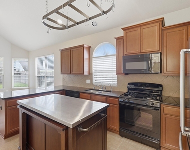 506 Carson Ridge Drive - Photo Thumbnail 10