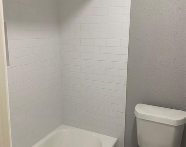 6633 W Airport Boulevard - Photo Thumbnail 14