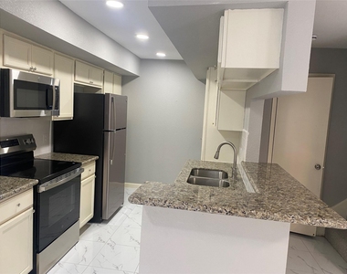 6633 W Airport Boulevard - Photo Thumbnail 4