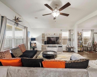 15419 Royce Holly Drive - Photo Thumbnail 10