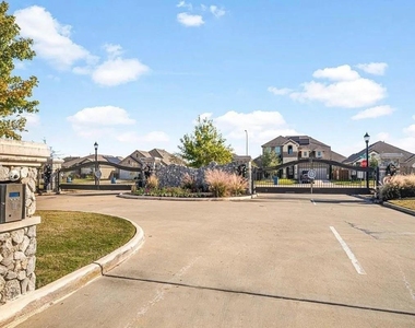 15419 Royce Holly Drive - Photo Thumbnail 2