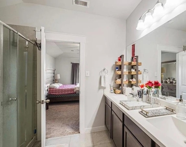 15419 Royce Holly Drive - Photo Thumbnail 15