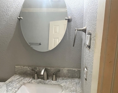 5315 Avenue R - Photo Thumbnail 8
