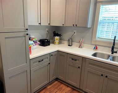 5315 Avenue R - Photo Thumbnail 3