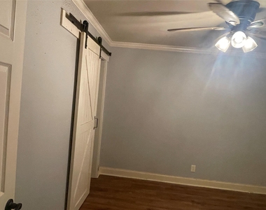 5315 Avenue R - Photo Thumbnail 9