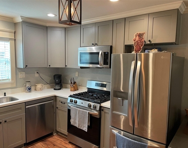 5315 Avenue R - Photo Thumbnail 2